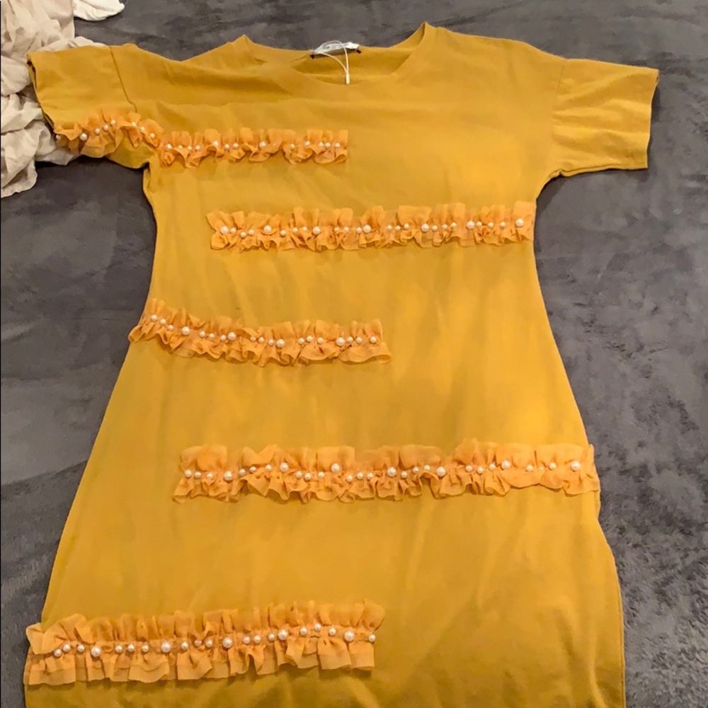 Yellow tshirt dress - New without tags 🤍